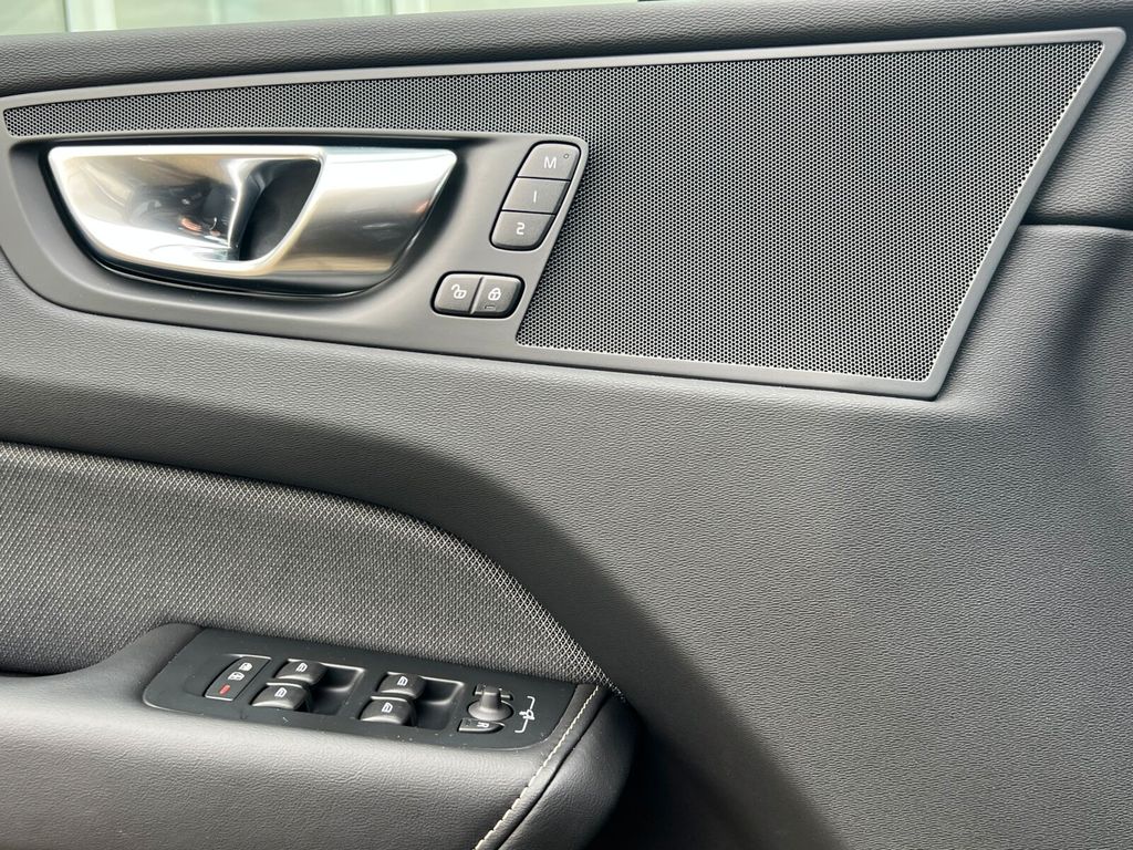 Volvo XC60 2025