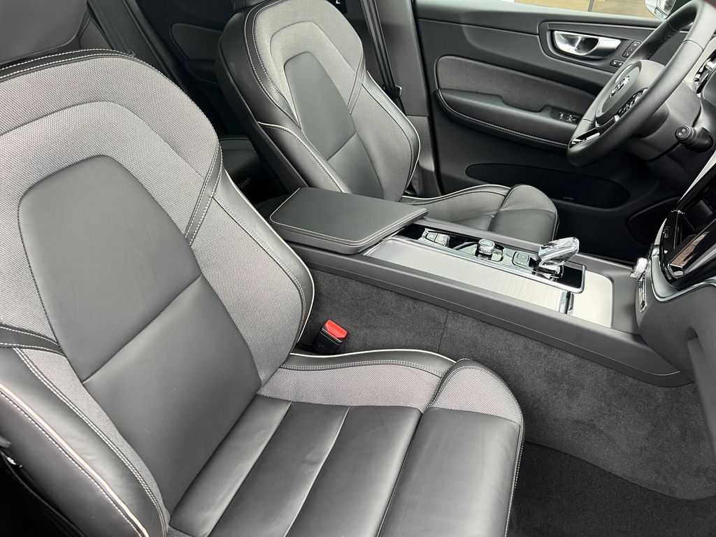 Volvo XC60 2025