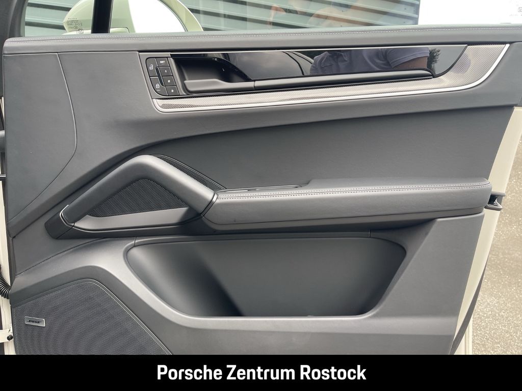 Porsche Cayenne 2025