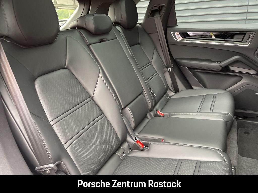 Porsche Cayenne 2025