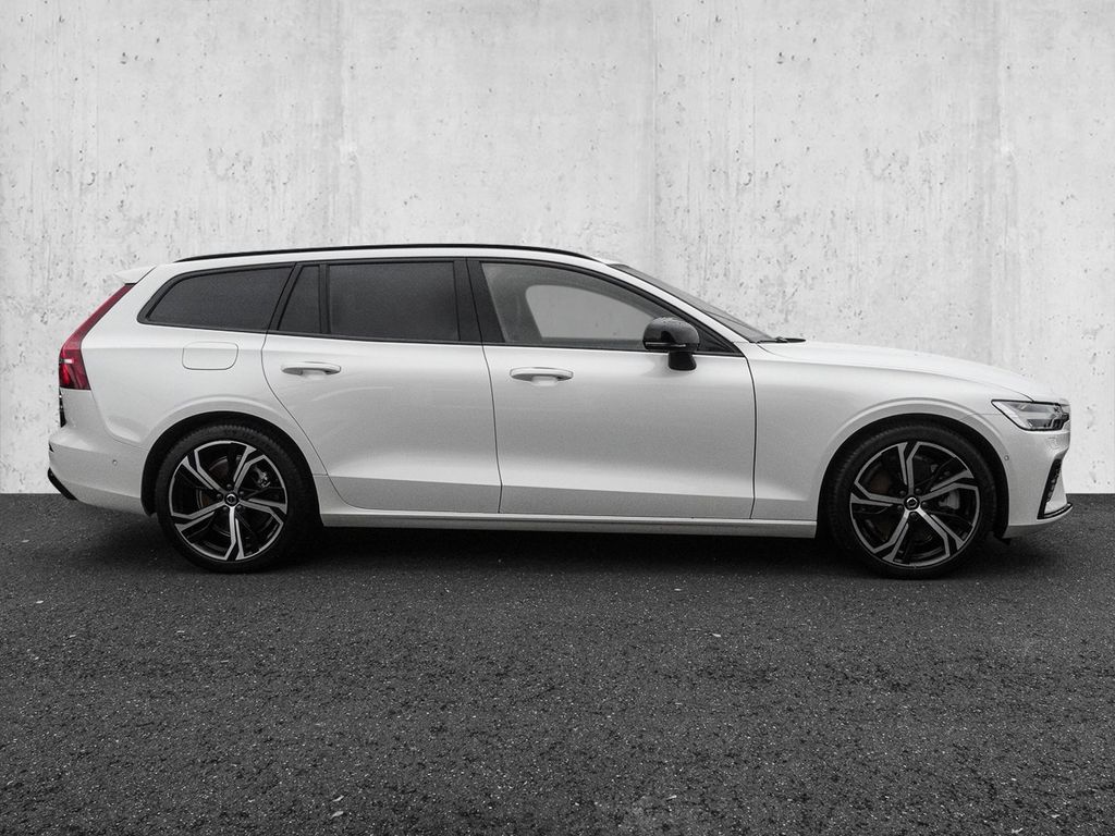 Volvo V60 2025