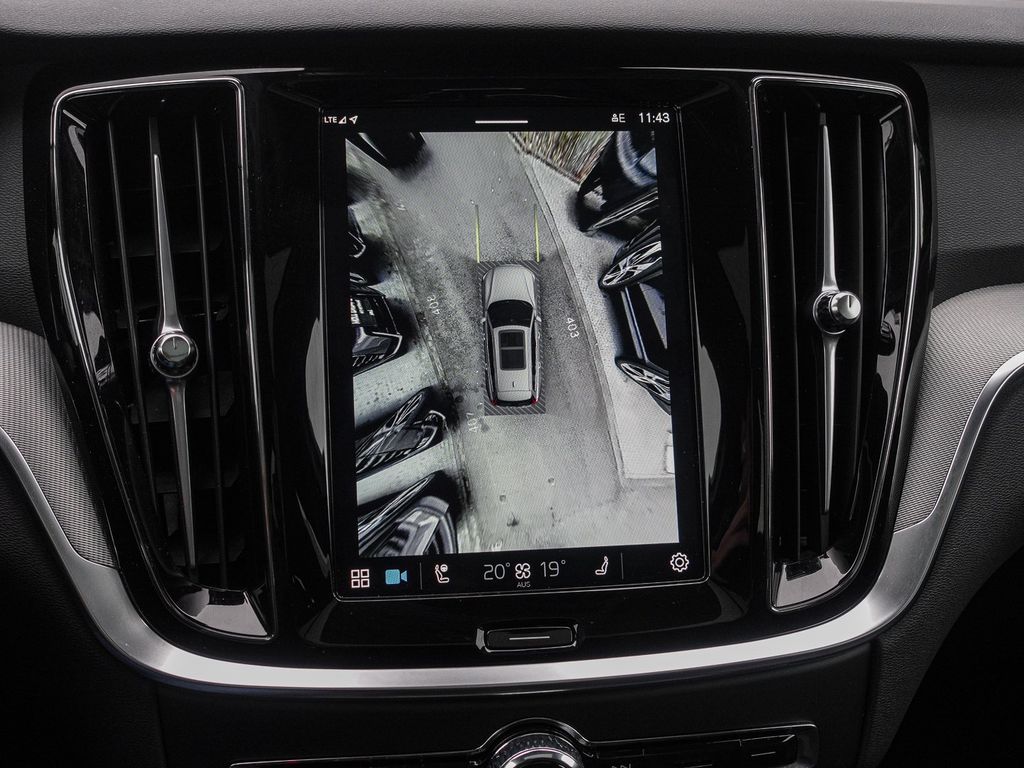 Volvo V60 2025