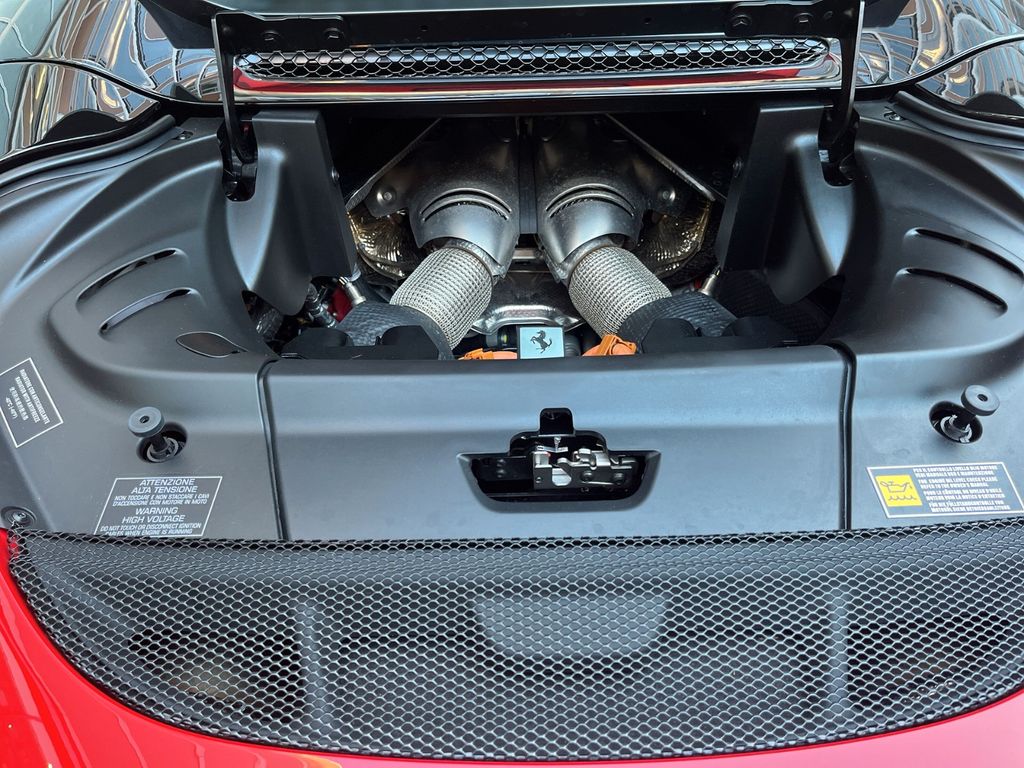 Ferrari 296 GTS 2023