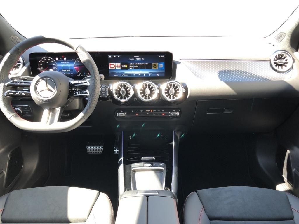 Mercedes-Benz GLA 200 2025
