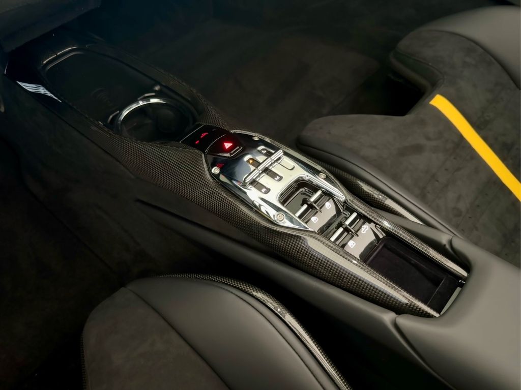 Ferrari 296 GTS 2025