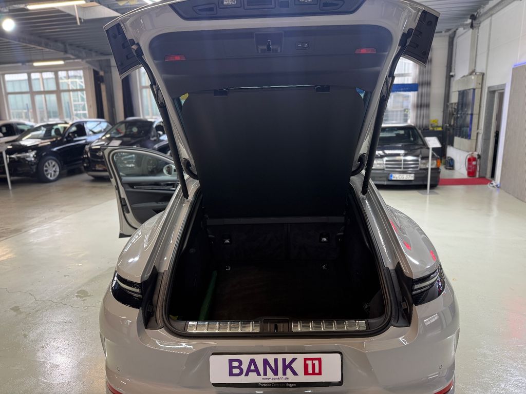 Porsche Panamera 2025