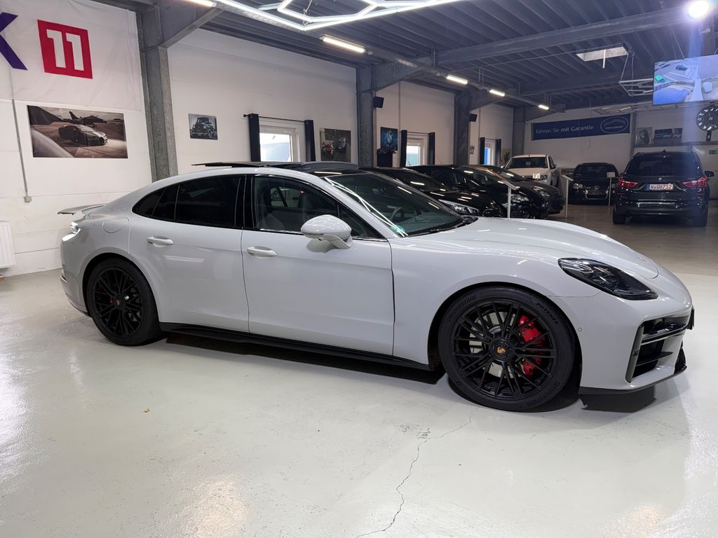 Porsche Panamera 2025
