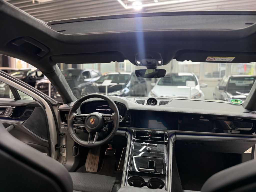 Porsche Panamera 2025