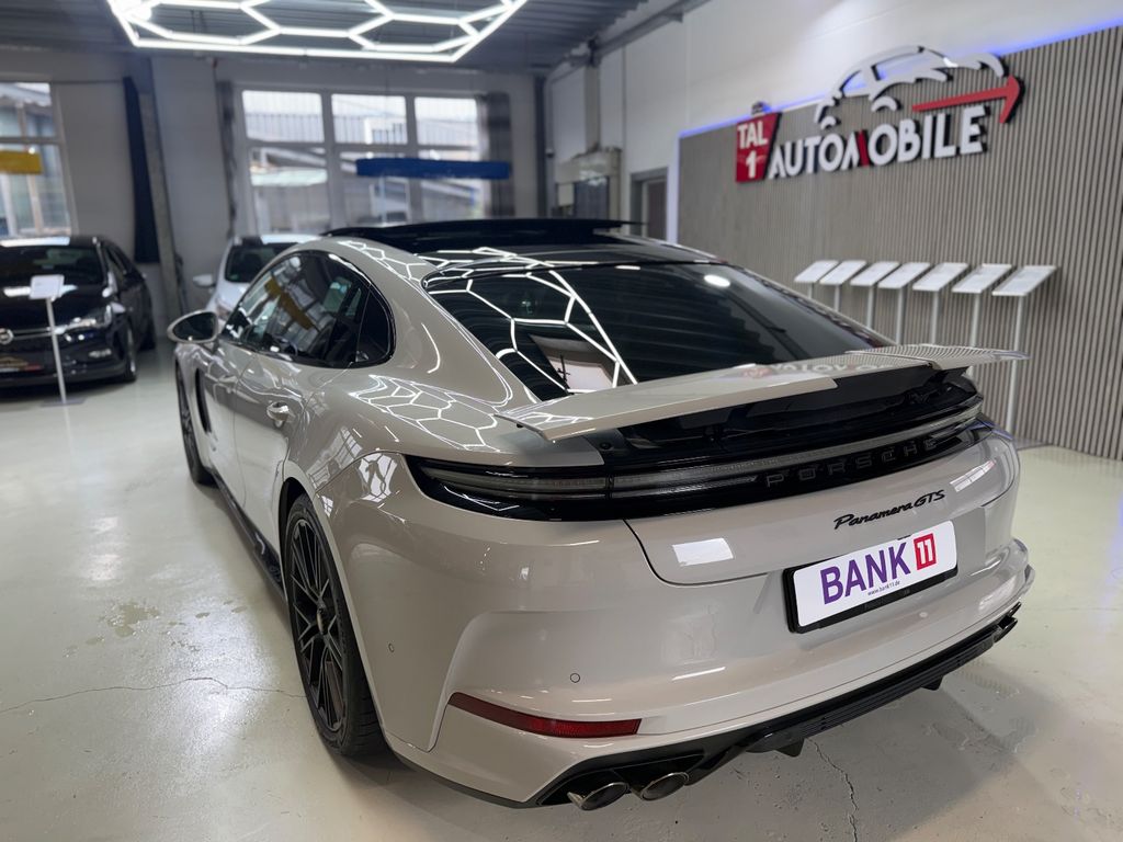 Porsche Panamera 2025