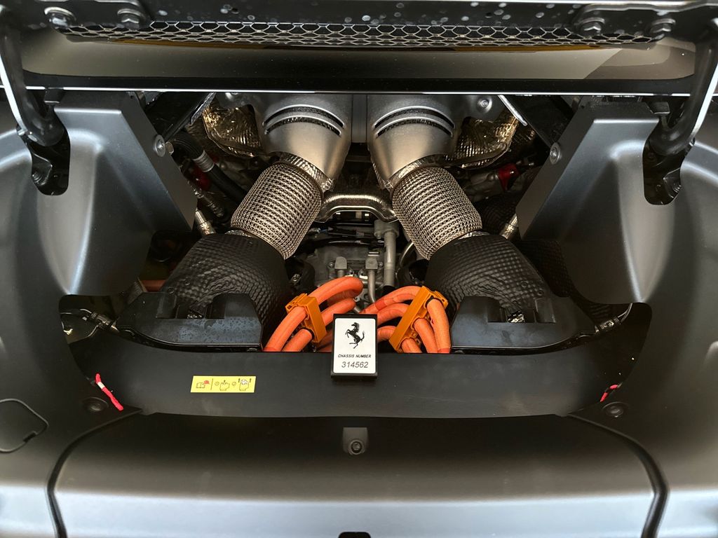 Ferrari 296 GTS 2025