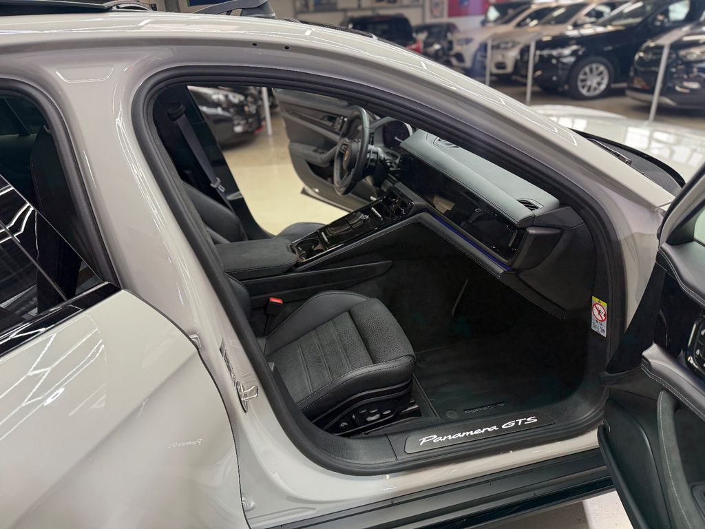 Porsche Panamera 2025