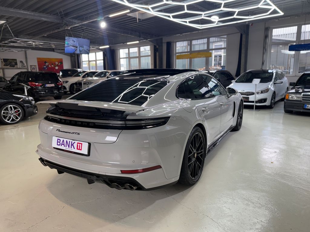 Porsche Panamera 2025