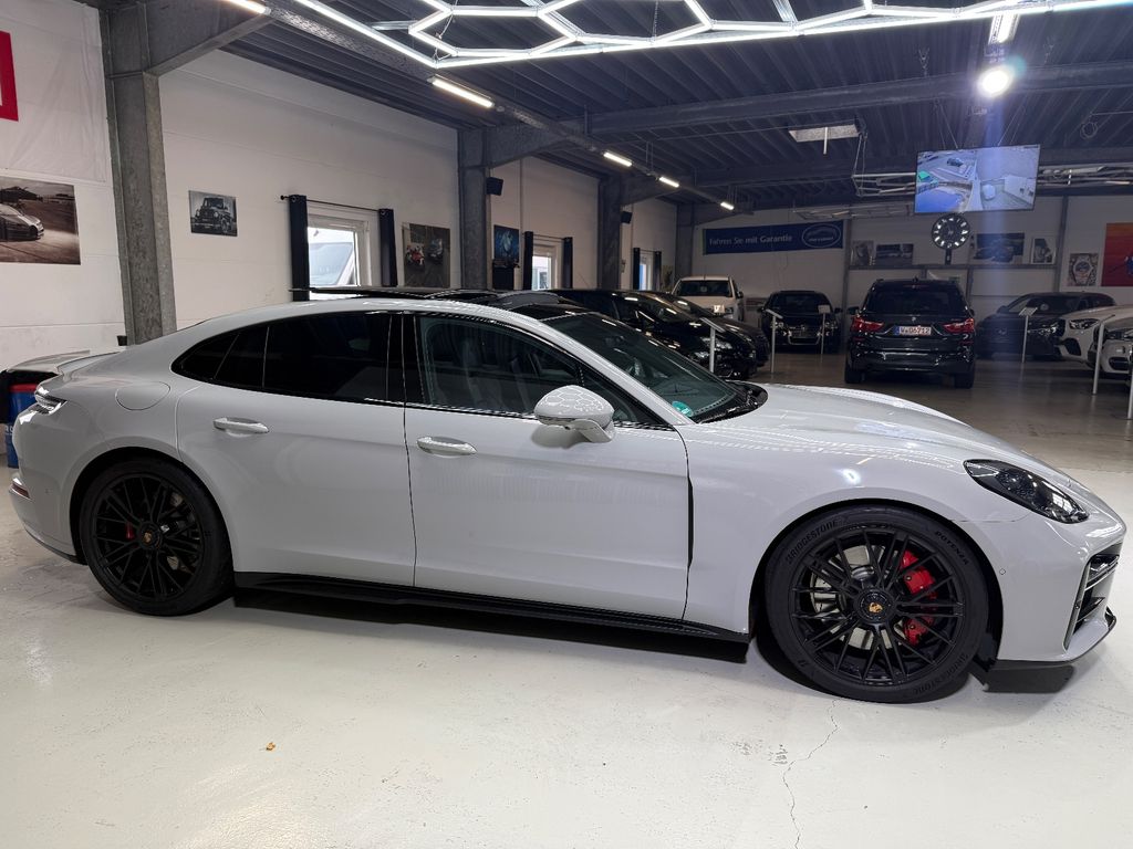 Porsche Panamera 2025