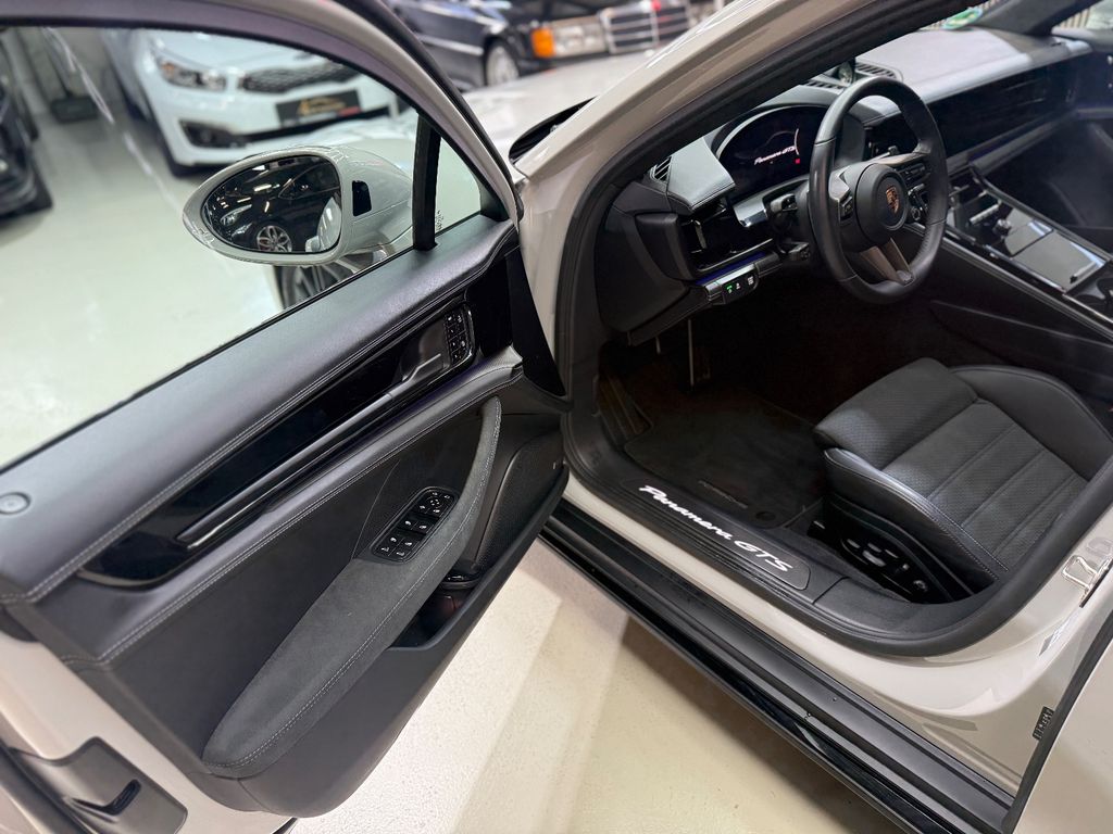 Porsche Panamera 2025