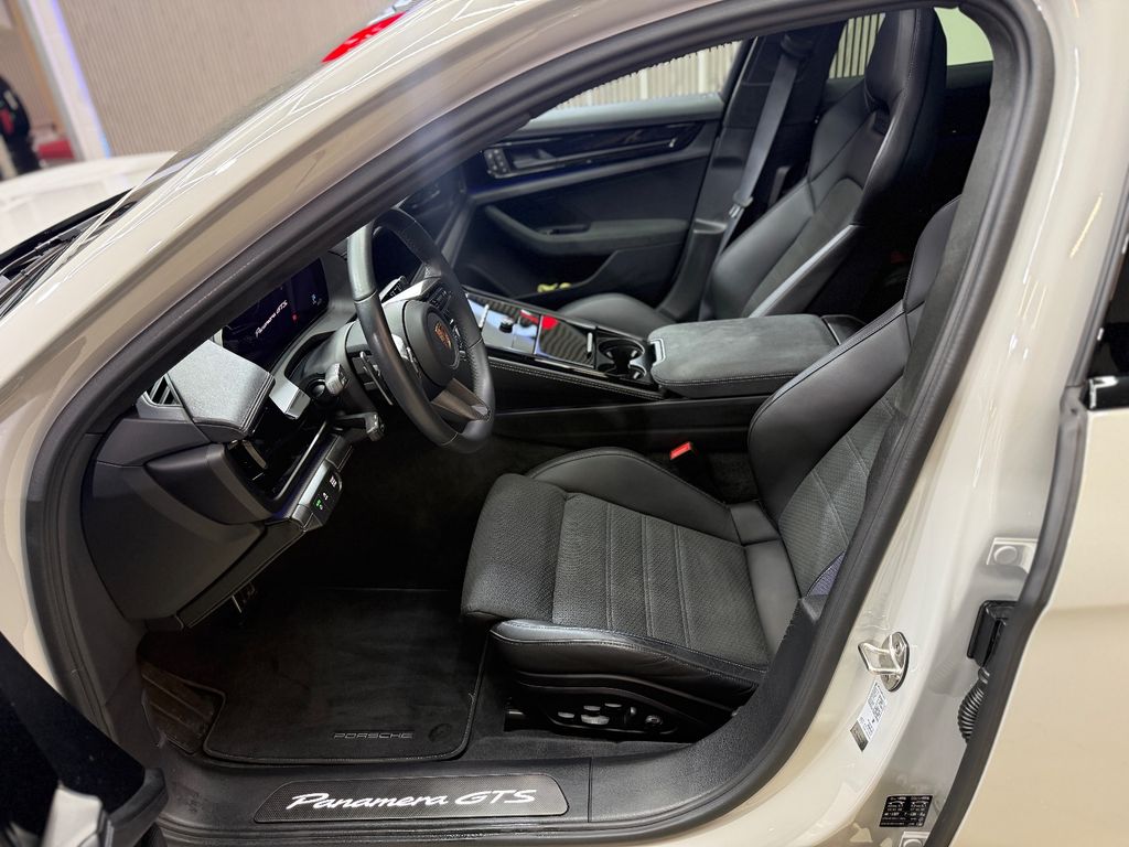 Porsche Panamera 2025