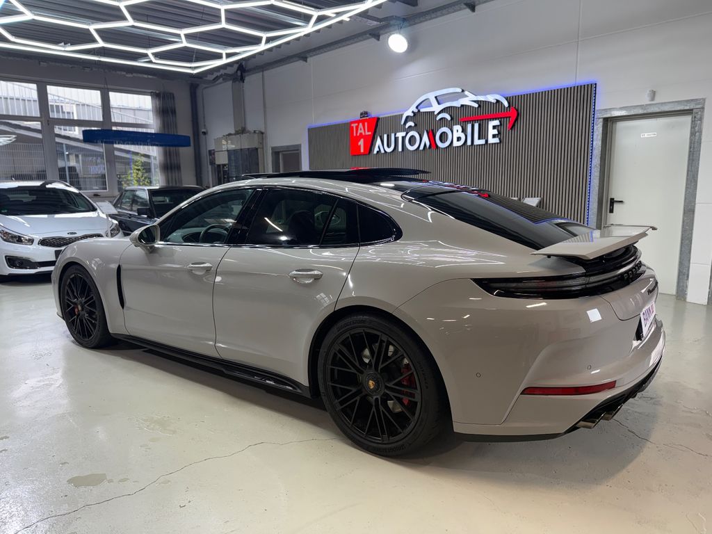 Porsche Panamera 2025