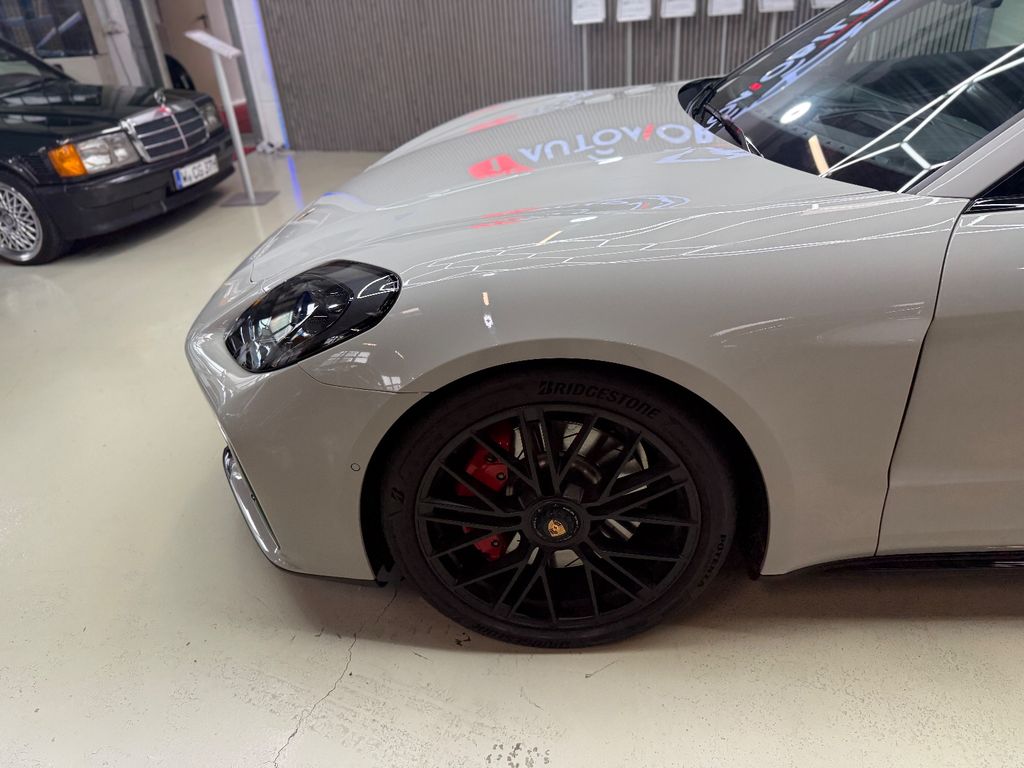 Porsche Panamera 2025