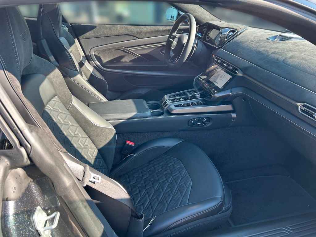 Aston Martin Vanquish 2025