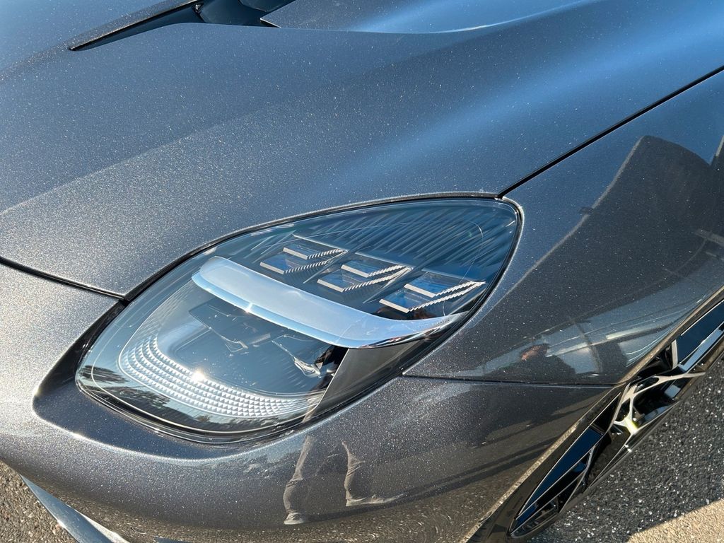 Aston Martin Vanquish 2025