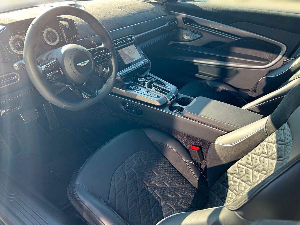 Aston Martin Vanquish 2025