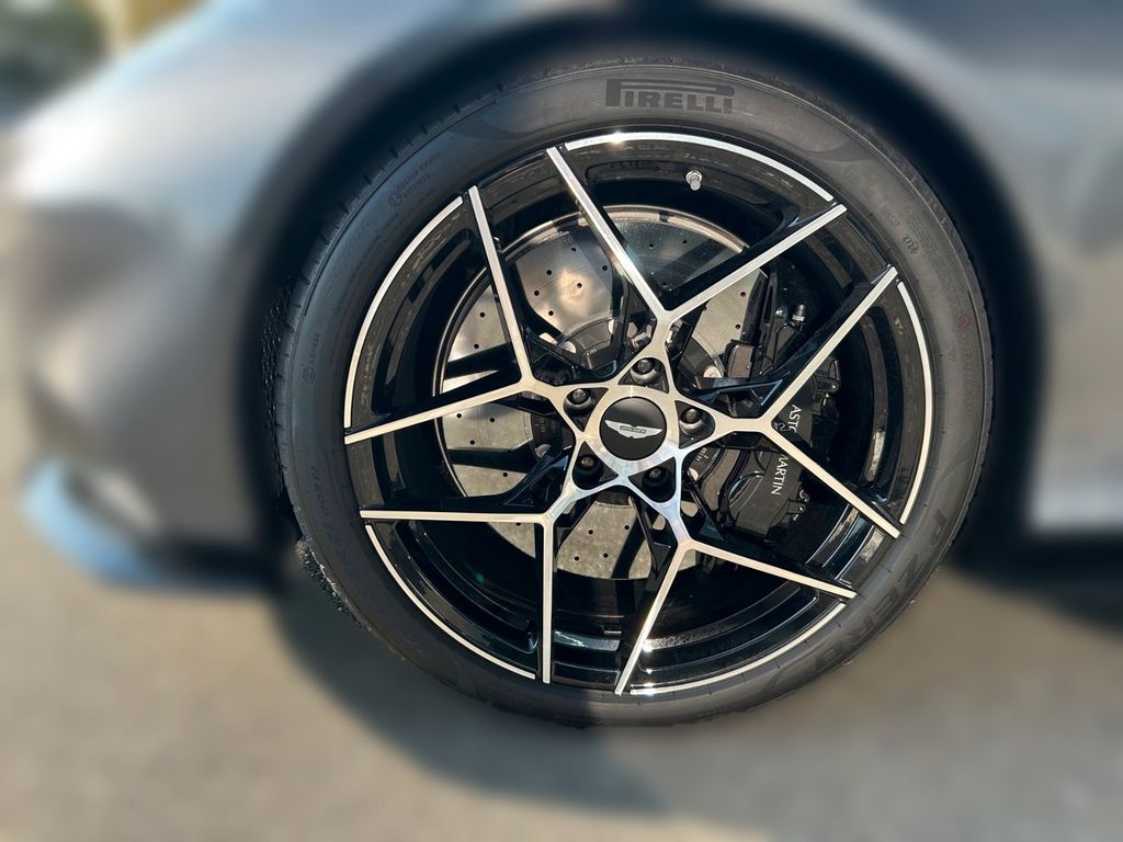 Aston Martin Vanquish 2025