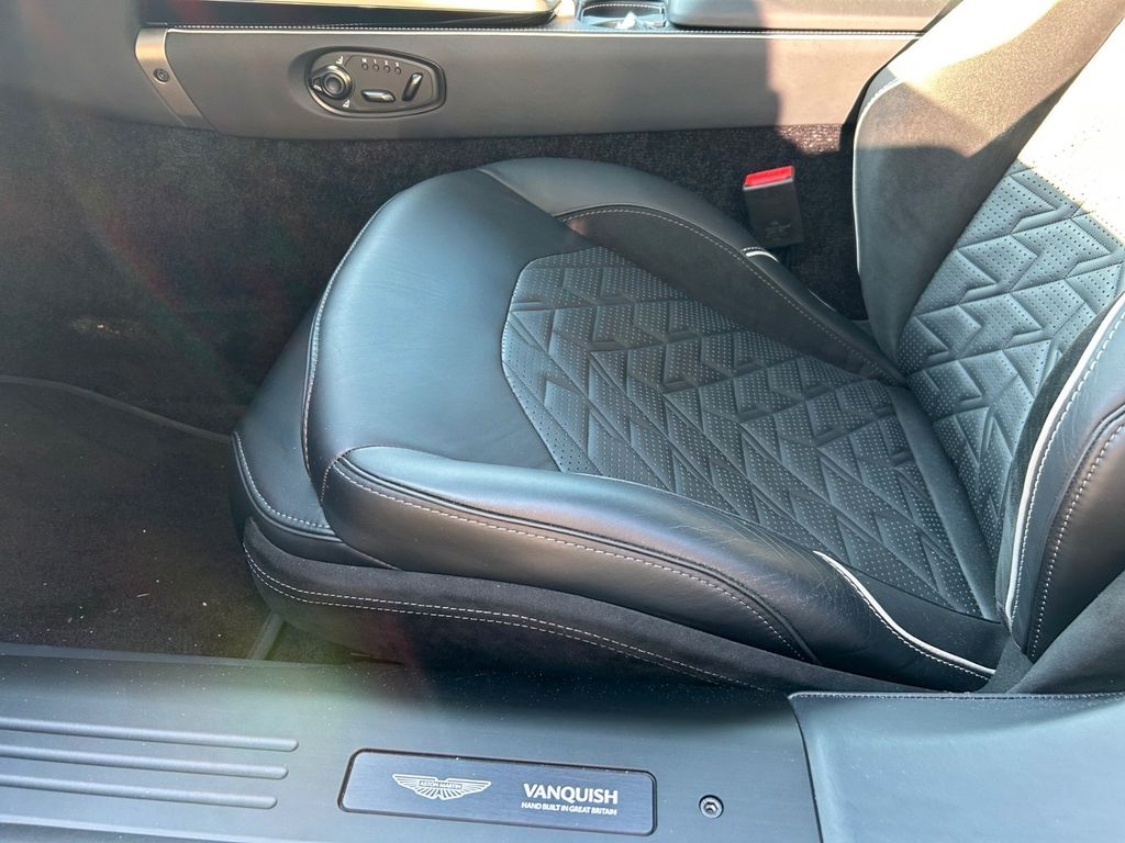 Aston Martin Vanquish 2025