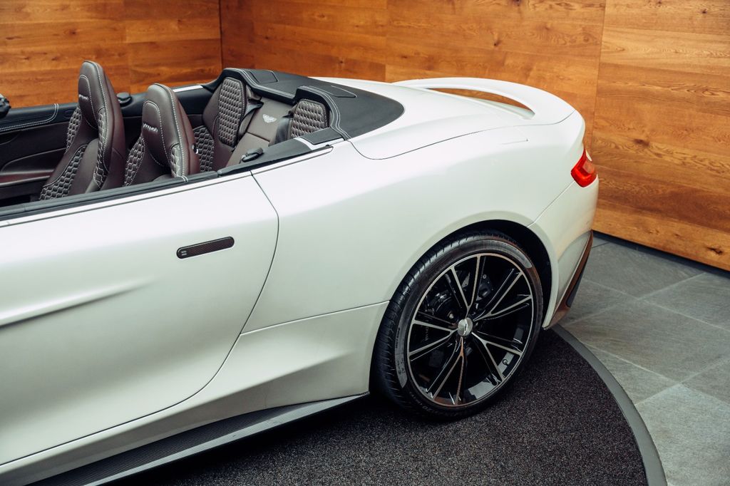 Aston Martin Vanquish 2014