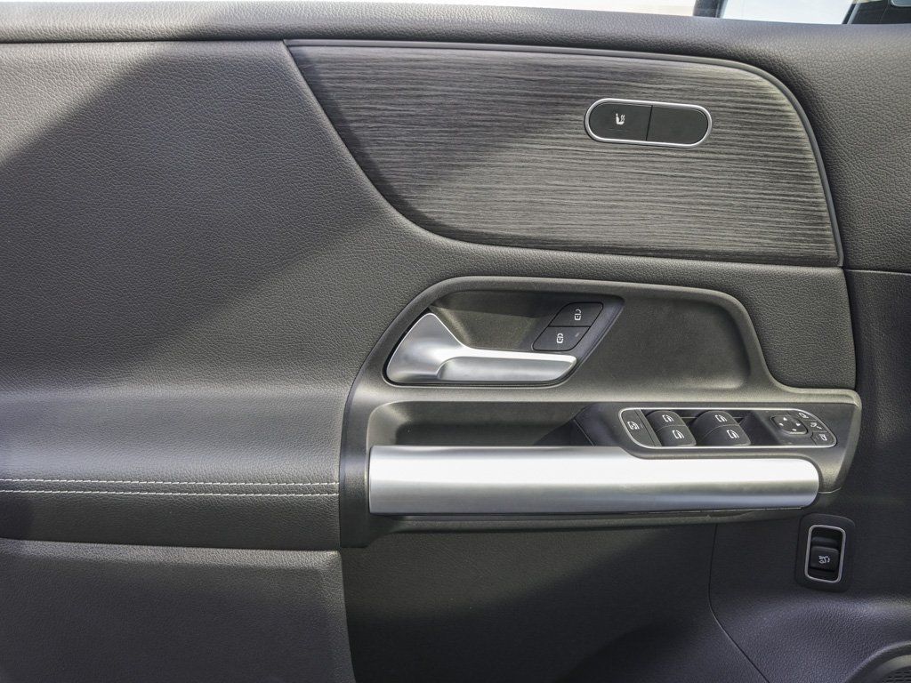 Mercedes-Benz B 200 2025