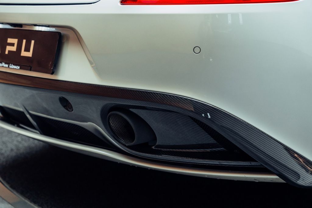 Aston Martin Vanquish 2014