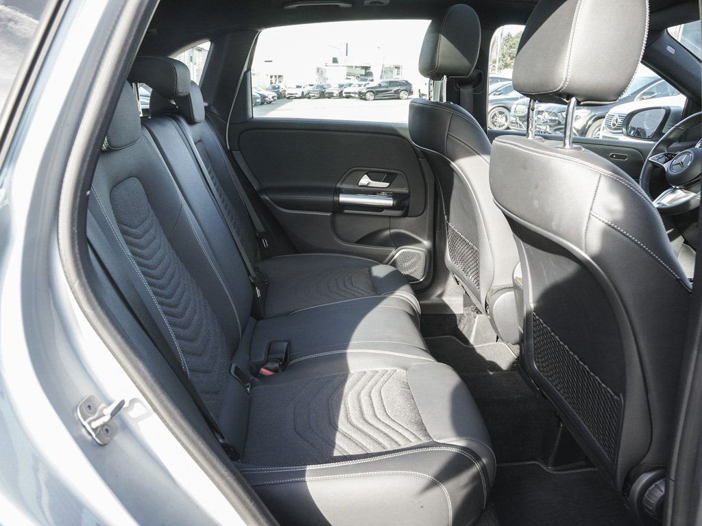 Mercedes-Benz B 200 2025