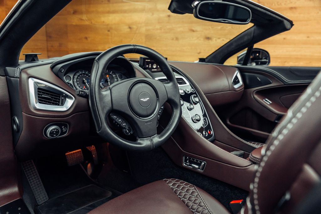 Aston Martin Vanquish 2014