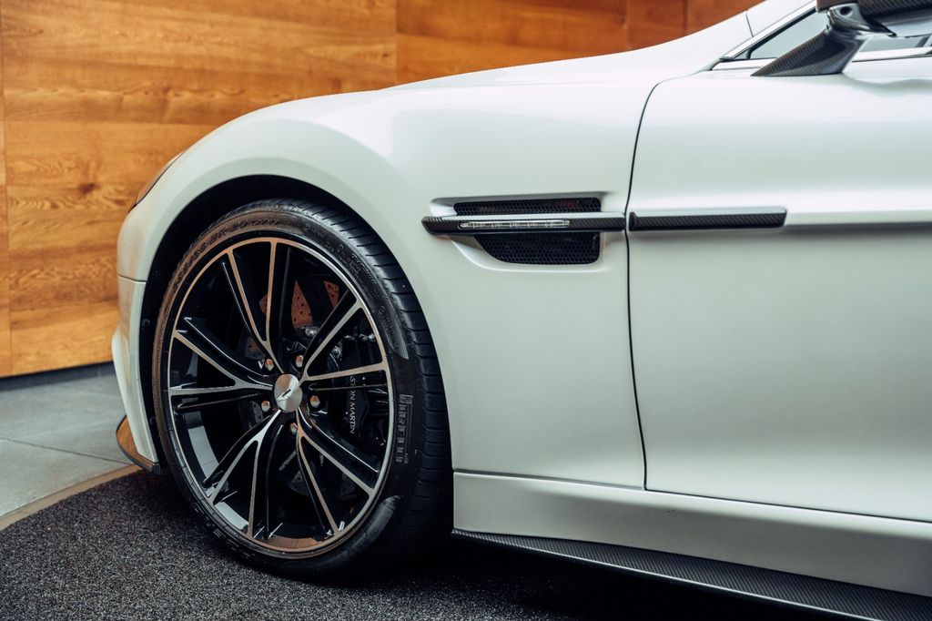 Aston Martin Vanquish 2014