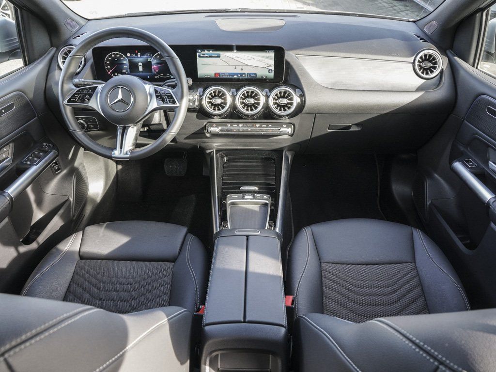 Mercedes-Benz B 200 2025