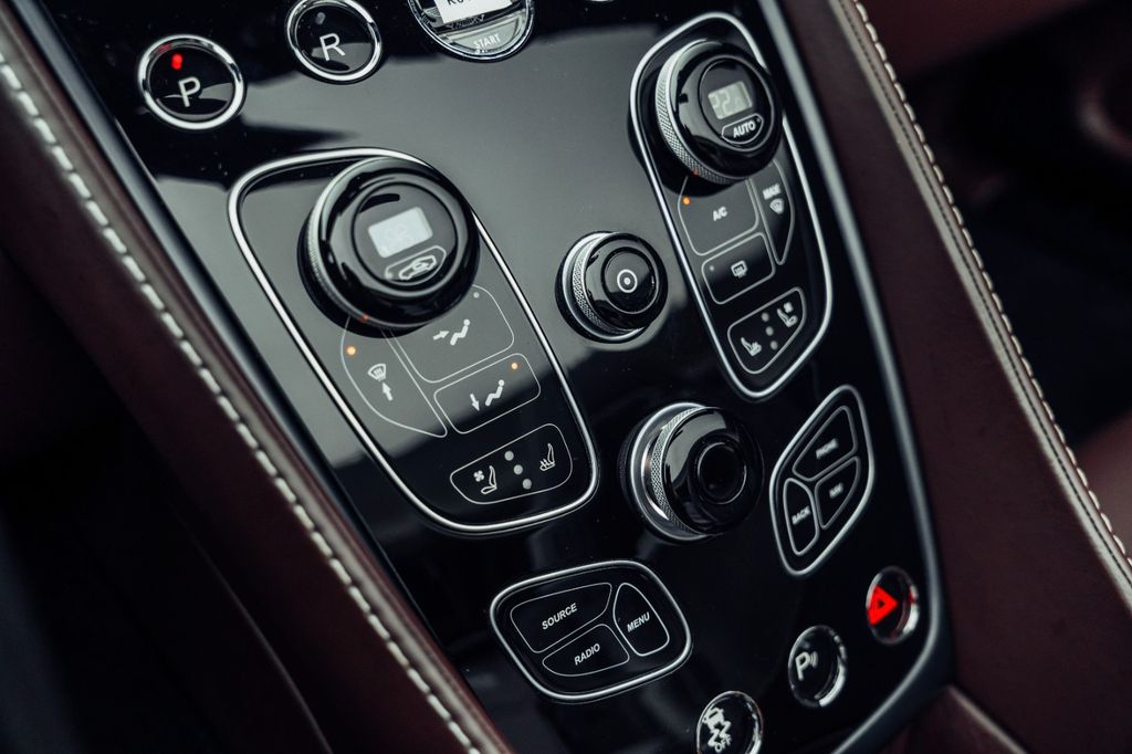 Aston Martin Vanquish 2014