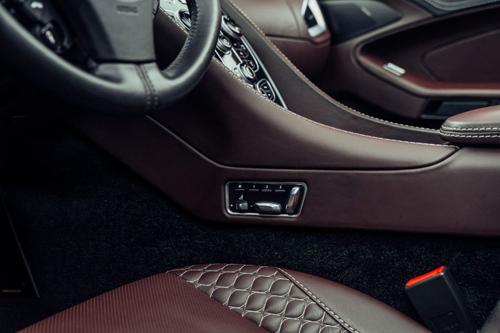 Aston Martin Vanquish 2014