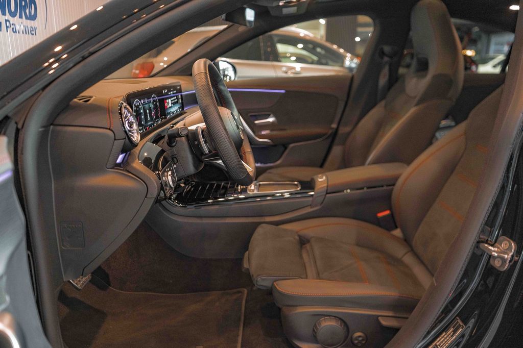 Mercedes-Benz CLA 180 2025