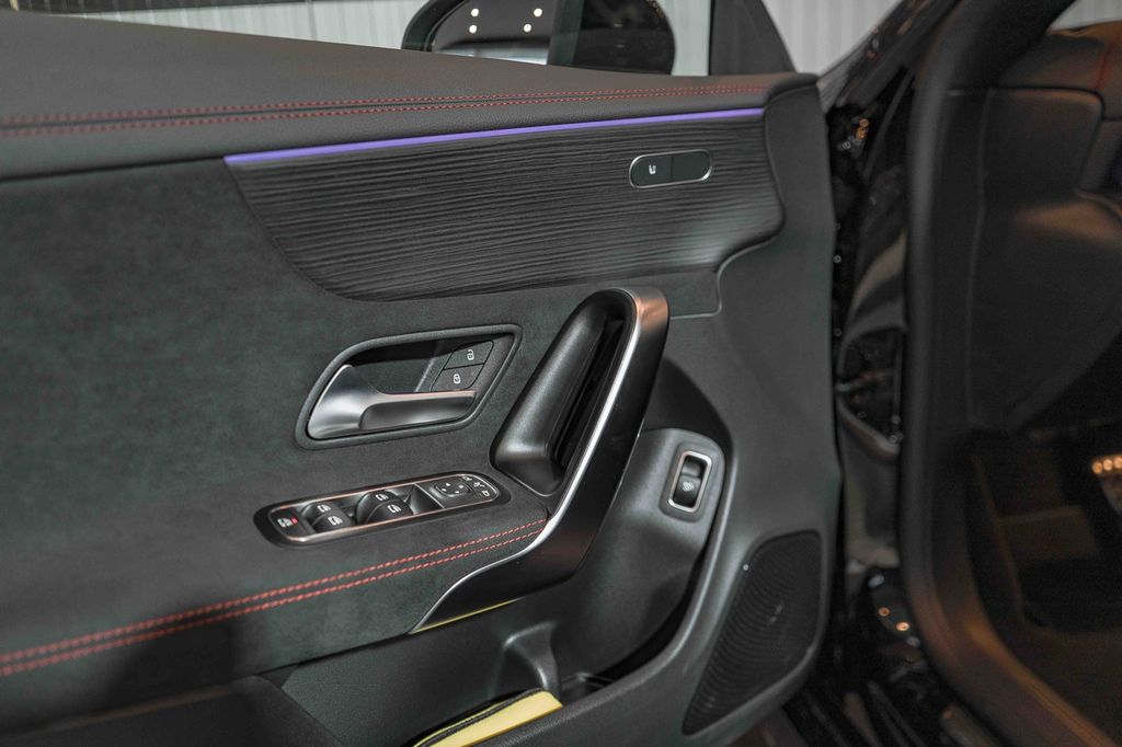 Mercedes-Benz CLA 180 2025