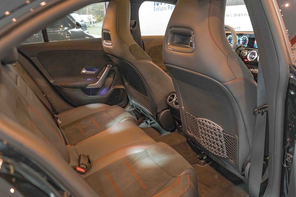 Mercedes-Benz CLA 180 2025