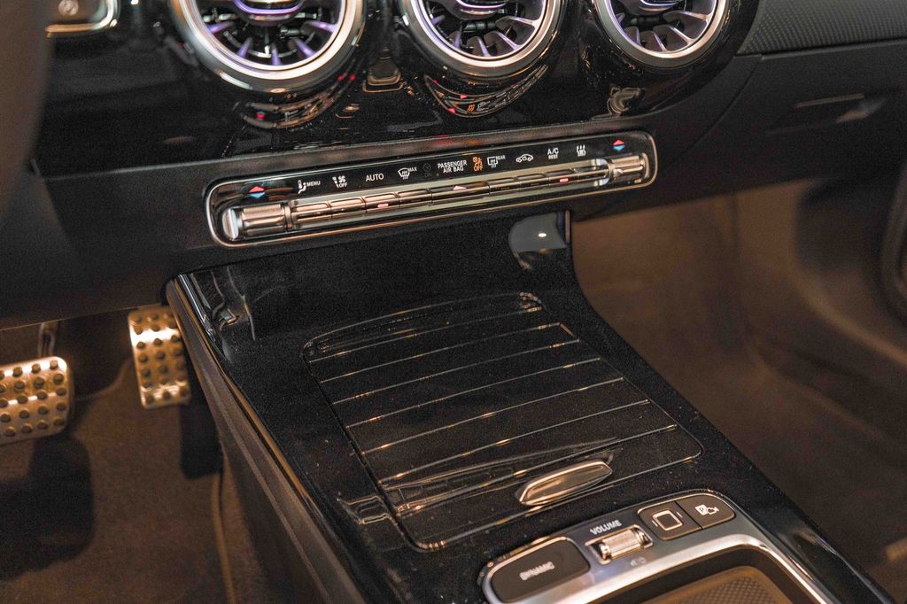 Mercedes-Benz CLA 180 2025