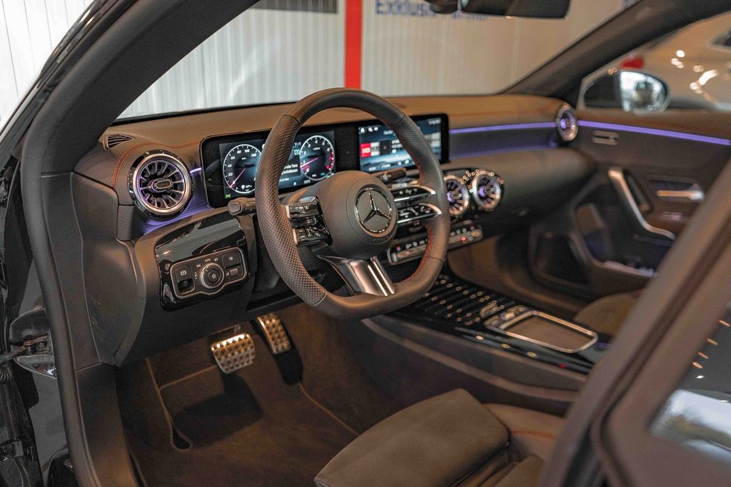 Mercedes-Benz CLA 180 2025