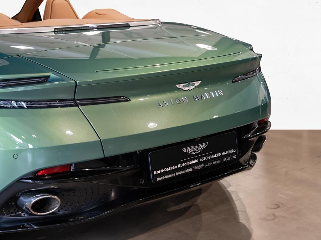 Aston Martin DB12 2024