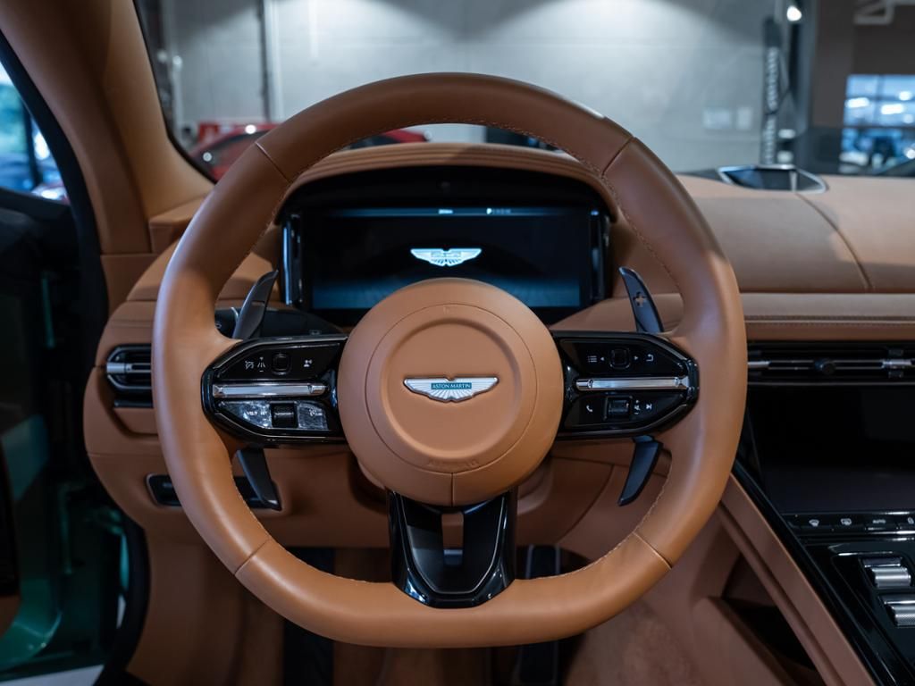 Aston Martin DB12 2024