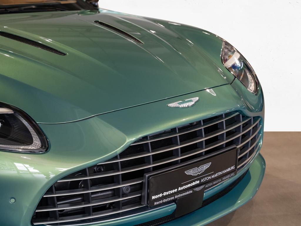 Aston Martin DB12 2024