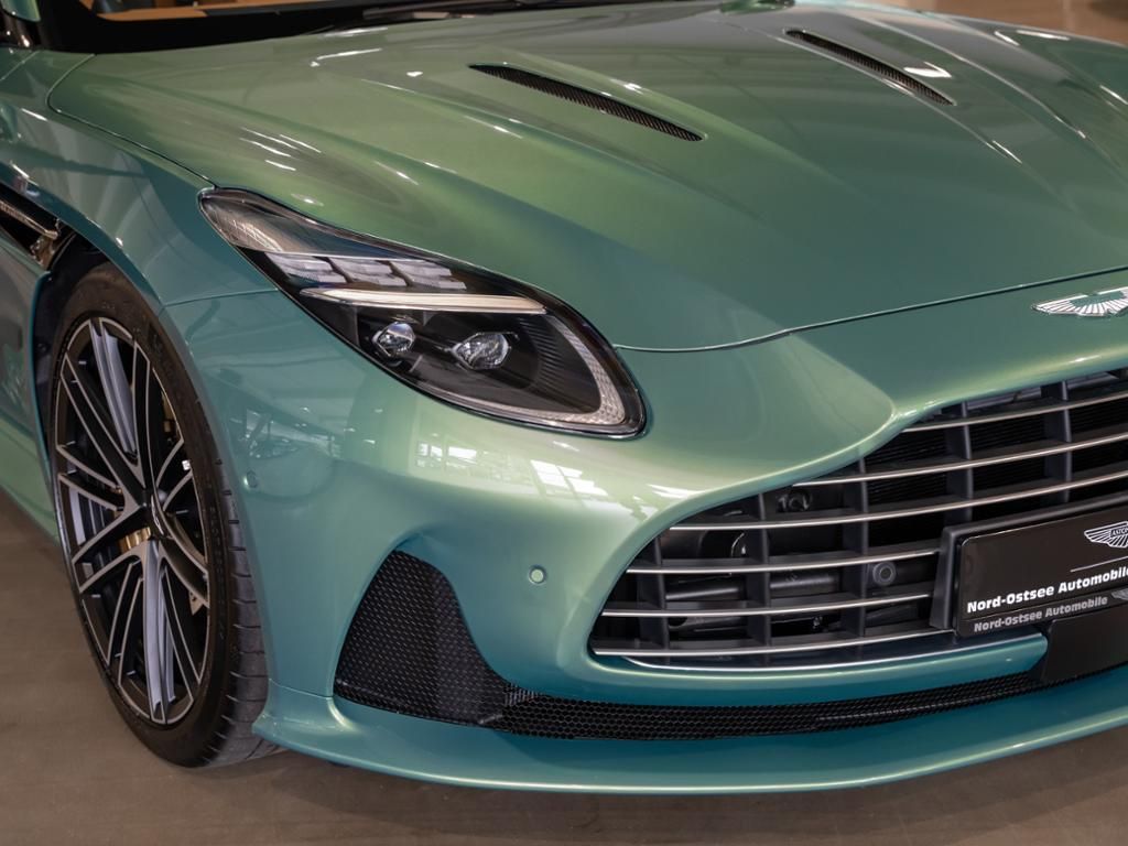 Aston Martin DB12 2024