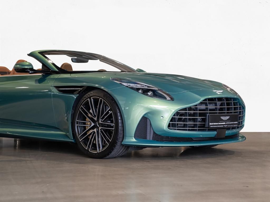 Aston Martin DB12 2024