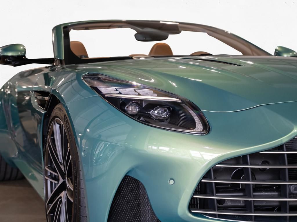 Aston Martin DB12 2024