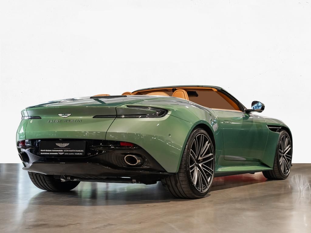 Aston Martin DB12 2024