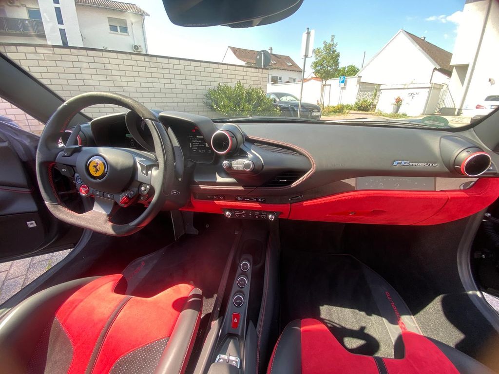Ferrari F8 2022
