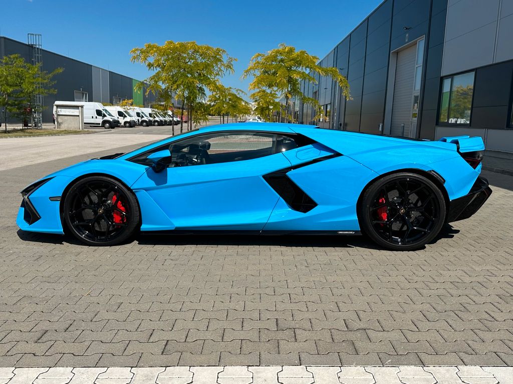 Lamborghini Revuelto 2025
