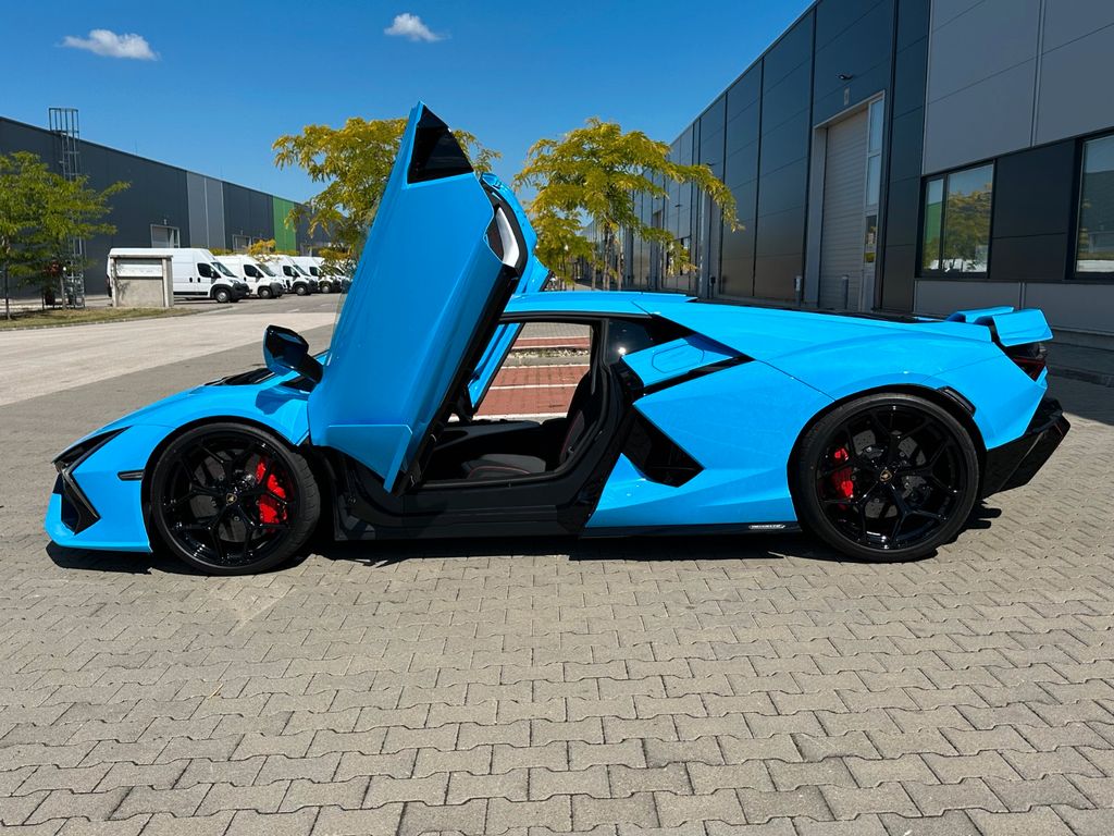 Lamborghini Revuelto 2025